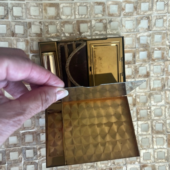 Vintage makeup wristlet. - Picture 4 of 4